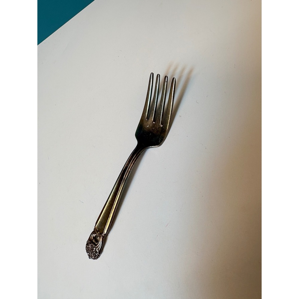 1847 Rogers Bros Daffodil Silverplate Cocktail Seafood Fork Vintage 4.5 Inch